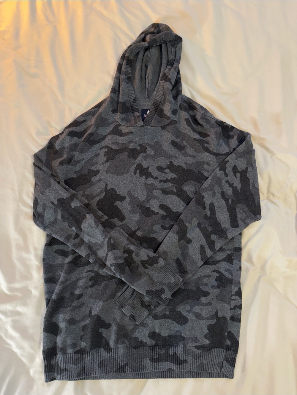 Johnnie-o Camo 70% Cotton Hoodie. Size Medium. Great Condition. Dark Gray